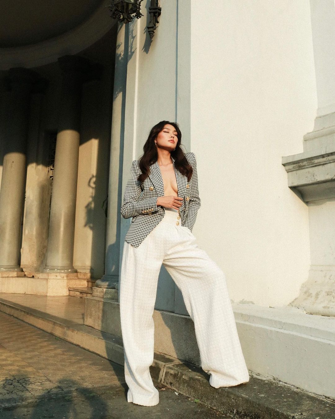 clean girl với áo blazer nâng tầm khí chất